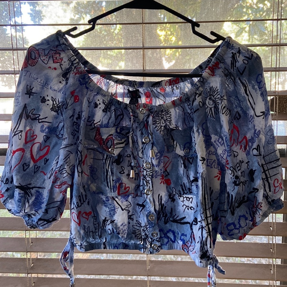 Cute cropped shirt